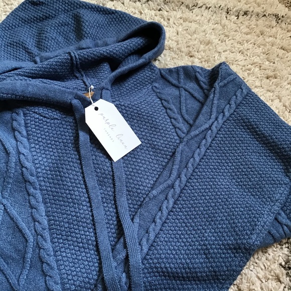 Luxurious Cable Knit Sweater - Picture 4 of 5